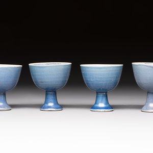 Four Chinese blue-glazed 'Hatcher Cargo' stem cups, Transitional period — photo 3