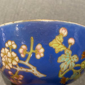 Four Chinese blue-ground bowls with floral designs, Yongzheng mark, Republic — 照片 15