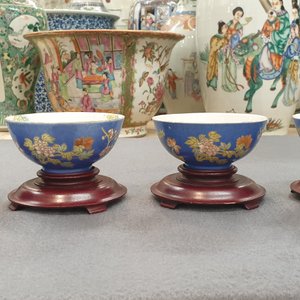 Four Chinese blue-ground bowls with floral designs, Yongzheng mark, Republic — 照片 30