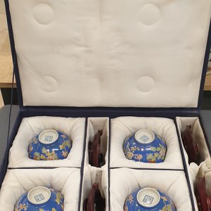 Four Chinese blue-ground bowls with floral designs, Yongzheng mark, Republic — 照片 31