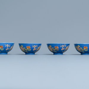Four Chinese blue-ground bowls with floral designs, Yongzheng mark, Republic — 照片 5
