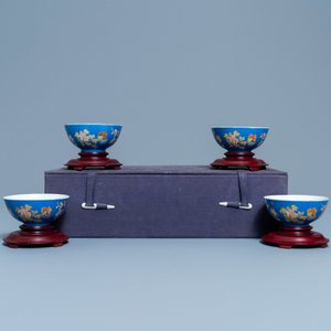 Four Chinese blue-ground bowls with floral designs, Yongzheng mark, Republic — 照片 9