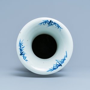 Four Chinese blue, white and celadon-ground vases, 19th C. — 照片 18