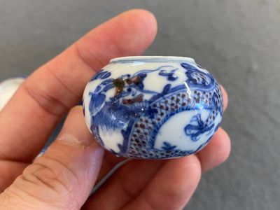 Four Chinese blue, white and copper-red bird feeders, 19th C. — photo 4