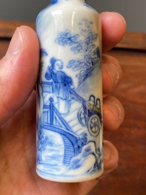 Four Chinese blue, white and copper-red snuff bottles, 19th C. — photo 18