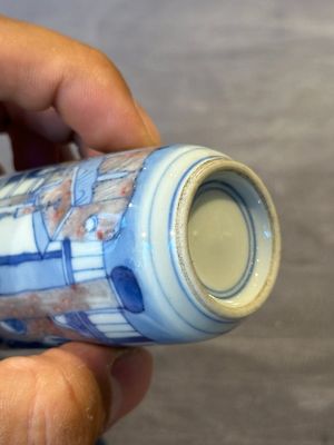 Four Chinese blue, white and copper-red snuff bottles and a blue and white snuff bottle, 19/20th C. — photo 17