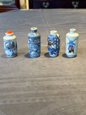 Four Chinese blue, white and copper-red snuff bottles, Yongzheng and Daoguang mark, 19th C. — photo 1