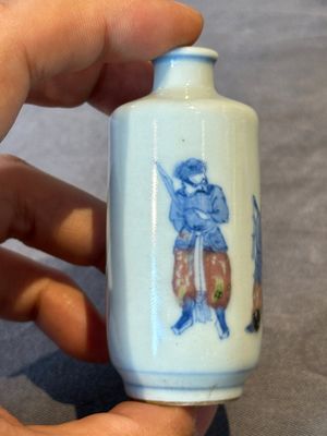 Four Chinese blue, white and copper-red snuff bottles, Yongzheng and Daoguang mark, 19th C. — photo 11