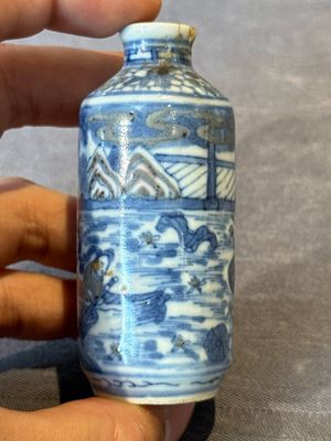 Four Chinese blue, white and copper-red snuff bottles, Yongzheng and Daoguang mark, 19th C. — photo 20