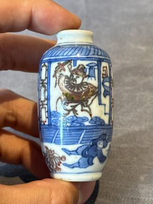 Four Chinese blue, white and copper-red snuff bottles, Yongzheng and Daoguang mark, 19th C. — photo 24