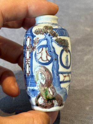 Four Chinese blue, white and copper-red snuff bottles, Yongzheng and Daoguang mark, 19th C. — photo 27