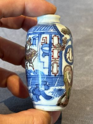 Four Chinese blue, white and copper-red snuff bottles, Yongzheng and Daoguang mark, 19th C. — photo 28