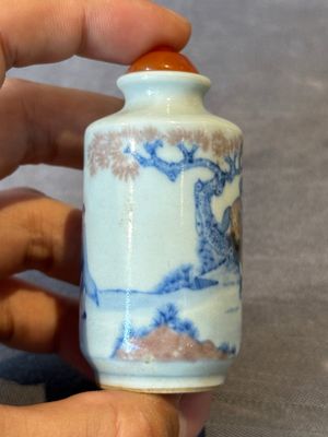 Four Chinese blue, white and copper-red snuff bottles, Yongzheng and Daoguang mark, 19th C. — photo 3