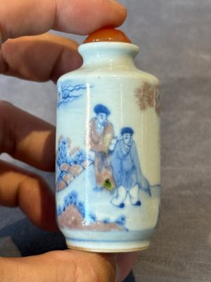 Four Chinese blue, white and copper-red snuff bottles, Yongzheng and Daoguang mark, 19th C. — photo 4