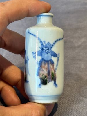 Four Chinese blue, white and copper-red snuff bottles, Yongzheng and Daoguang mark, 19th C. — photo 9