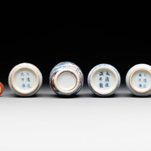 Four Chinese blue, white and copper-red snuff bottles, Yongzheng and Daoguang mark, 19th C. — photo 7