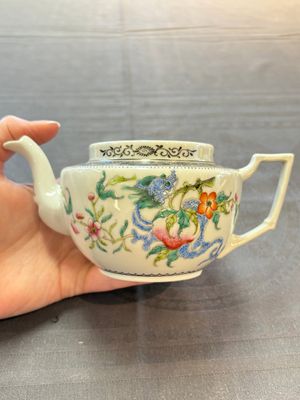 Four Chinese blue, white and famille rose covered teapots, Tongzhi and Hu Mao Ji 胡茂記 mark, Kangxi and later — photo 12