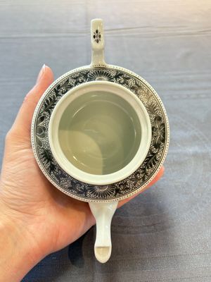 Four Chinese blue, white and famille rose covered teapots, Tongzhi and Hu Mao Ji 胡茂記 mark, Kangxi and later — photo 16