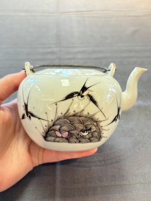 Four Chinese blue, white and famille rose covered teapots, Tongzhi and Hu Mao Ji 胡茂記 mark, Kangxi and later — photo 30