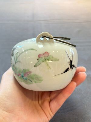 Four Chinese blue, white and famille rose covered teapots, Tongzhi and Hu Mao Ji 胡茂記 mark, Kangxi and later — photo 33