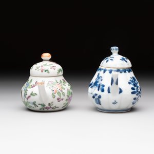 Four Chinese blue, white and famille rose covered teapots, Tongzhi and Hu Mao Ji 胡茂記 mark, Kangxi and later — photo 5
