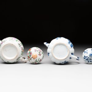 Four Chinese blue, white and famille rose covered teapots, Tongzhi and Hu Mao Ji 胡茂記 mark, Kangxi and later — photo 7