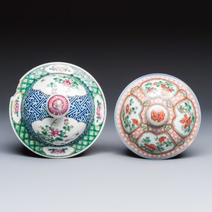 Four Chinese blue, white and famille rose covers — foto 2