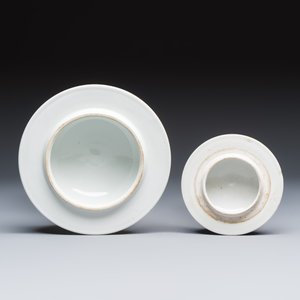 Four Chinese blue, white and famille rose covers — foto 5
