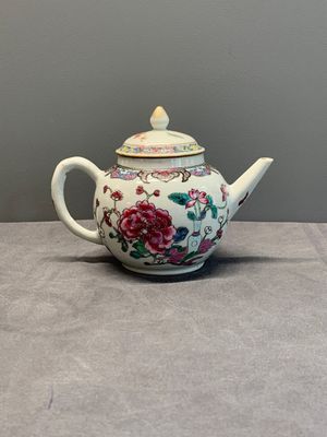 Four Chinese blue, white and famille rose teapots, Yongzheng/Qianlong — 照片 11