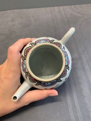 Four Chinese blue, white and famille rose teapots, Yongzheng/Qianlong — 照片 15