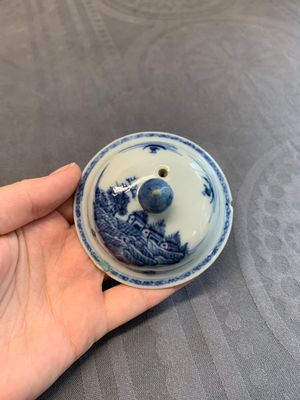 Four Chinese blue, white and famille rose teapots, Yongzheng/Qianlong — 照片 21