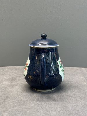 Four Chinese blue, white and famille rose teapots, Yongzheng/Qianlong — 照片 26