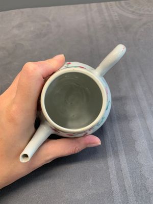 Four Chinese blue, white and famille rose teapots, Yongzheng/Qianlong — 照片 7