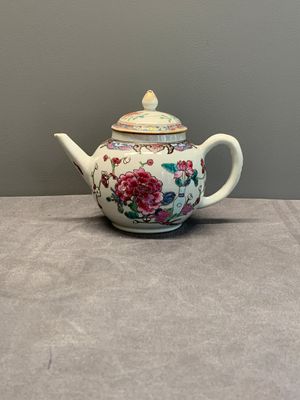 Four Chinese blue, white and famille rose teapots, Yongzheng/Qianlong — 照片 9