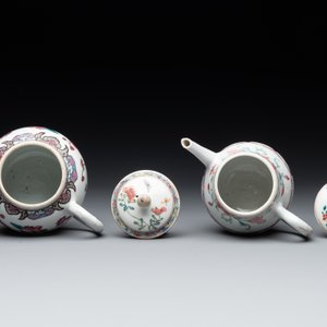 Four Chinese blue, white and famille rose teapots, Yongzheng/Qianlong — 照片 12