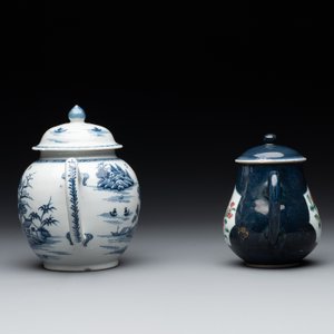 Four Chinese blue, white and famille rose teapots, Yongzheng/Qianlong — 照片 5