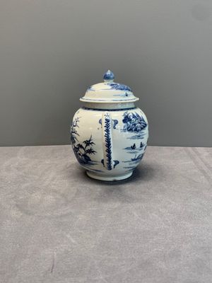 Four Chinese blue, white and famille rose teapots, Yongzheng/Qianlong — photo 18