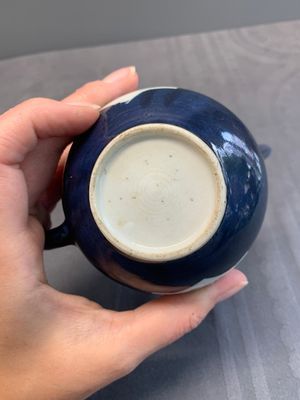 Four Chinese blue, white and famille rose teapots, Yongzheng/Qianlong — photo 31