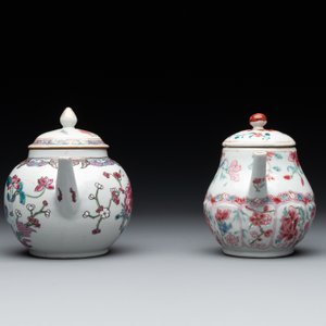 Four Chinese blue, white and famille rose teapots, Yongzheng/Qianlong — photo 9