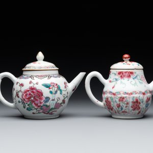 Four Chinese blue, white and famille rose teapots, Yongzheng/Qianlong — photo 10