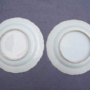 Four Chinese blue, white and iron red 'lotus' plates, Qianlong/Jiaqing — 照片 6