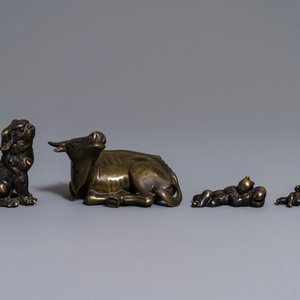 Four Chinese bronze scroll weights, 18/19th C. — photo 1