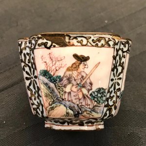 Four Chinese Canton enamel saucers and three cups, Qianlong — photo 9