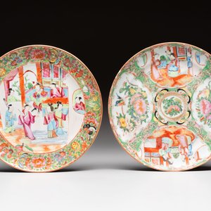 Four Chinese Canton famille rose plates and a covered double-teapot, 19th C. — photo 6