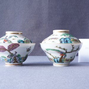 Four Chinese Canton famille rose plates and two covered bowls, 19th C. — photo 14