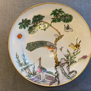 Four Chinese Canton famille rose plates and two covered bowls, 19th C. — photo 17