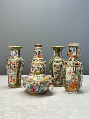 Four Chinese Canton famille rose vases and a covered bowl with figural design — foto 1