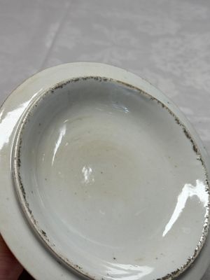 Four Chinese Canton famille rose vases and a covered bowl with figural design — foto 23