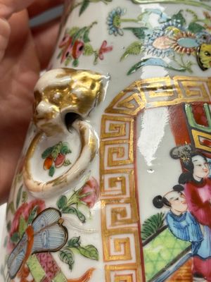 Four Chinese Canton famille rose vases and a covered bowl with figural design — foto 69