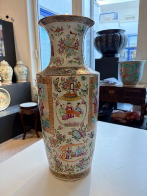 Four Chinese Canton famille rose vases with narrative design, 19th C. — photo 11